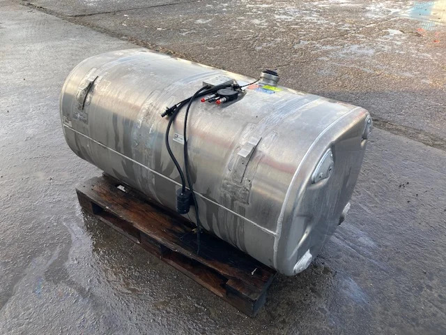 Scania Diesel tank – Scania 2714200 - Spremnik goriva za Kamion: slika Scania Diesel tank – Scania 2714200 - Spremnik goriva za Kamion Scania Diesel tank – Scania 2714200 - Spremnik goriva za Kamion: slika Scania Diesel tank – Scania 2714200 - Spremnik goriva za Kamion