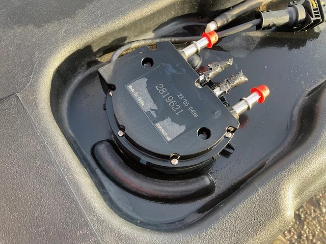 Scania Reductant pick-up unit – Scania 2819621 - Električni sustav za Kamion: slika Scania Reductant pick-up unit – Scania 2819621 - Električni sustav za Kamion Scania Reductant pick-up unit – Scania 2819621 - Električni sustav za Kamion: slika Scania Reductant pick-up unit – Scania 2819621 - Električni sustav za Kamion