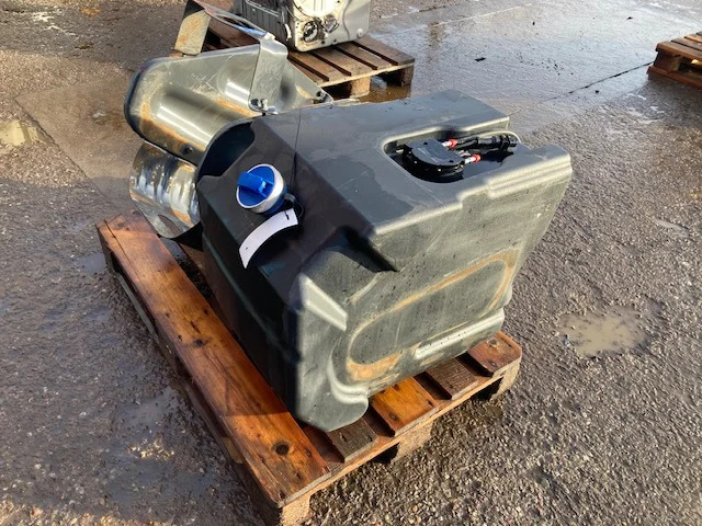 Scania Reductant tank – Scania 2875486 - AdBlue spremnik za Kamion: slika Scania Reductant tank – Scania 2875486 - AdBlue spremnik za Kamion Scania Reductant tank – Scania 2875486 - AdBlue spremnik za Kamion: slika Scania Reductant tank – Scania 2875486 - AdBlue spremnik za Kamion