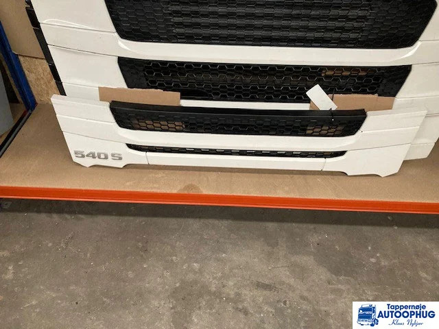 Scania S nederste front grille panel - Karoserija i eksterijer za Kamion: slika Scania S nederste front grille panel - Karoserija i eksterijer za Kamion Scania S nederste front grille panel - Karoserija i eksterijer za Kamion: slika Scania S nederste front grille panel - Karoserija i eksterijer za Kamion