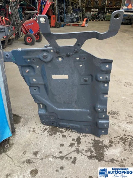 Scania forskærmholder P/N: 2617364 / 2226726 - Karoserija i eksterijer za Kamion: slika Scania forskærmholder P/N: 2617364 / 2226726 - Karoserija i eksterijer za Kamion Scania forskærmholder P/N: 2617364 / 2226726 - Karoserija i eksterijer za Kamion: slika Scania forskærmholder P/N: 2617364 / 2226726 - Karoserija i eksterijer za Kamion