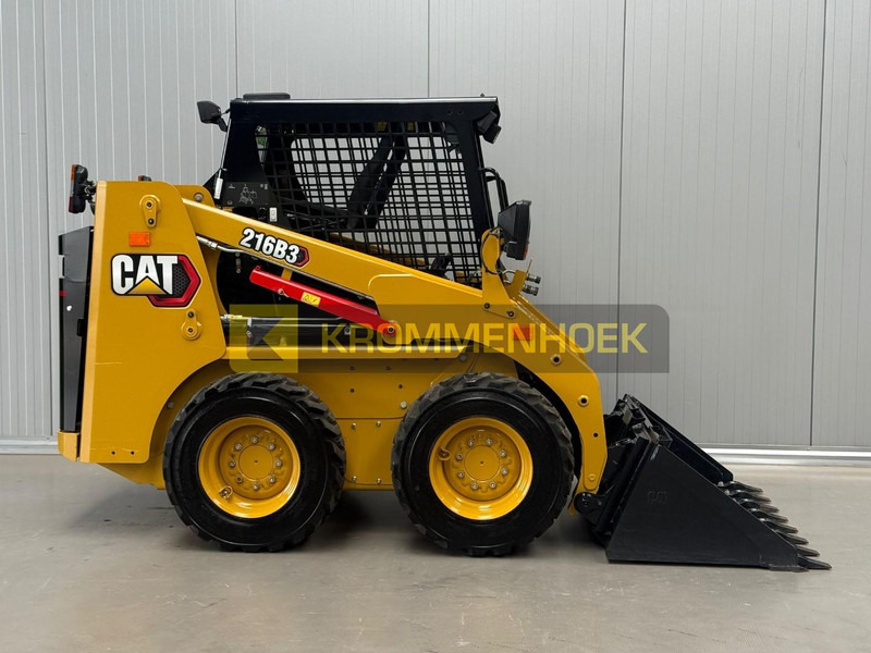 Caterpillar 216 B3 - Mini utovarivač: slika Caterpillar 216 B3 - Mini utovarivač Caterpillar 216 B3 - Mini utovarivač: slika Caterpillar 216 B3 - Mini utovarivač