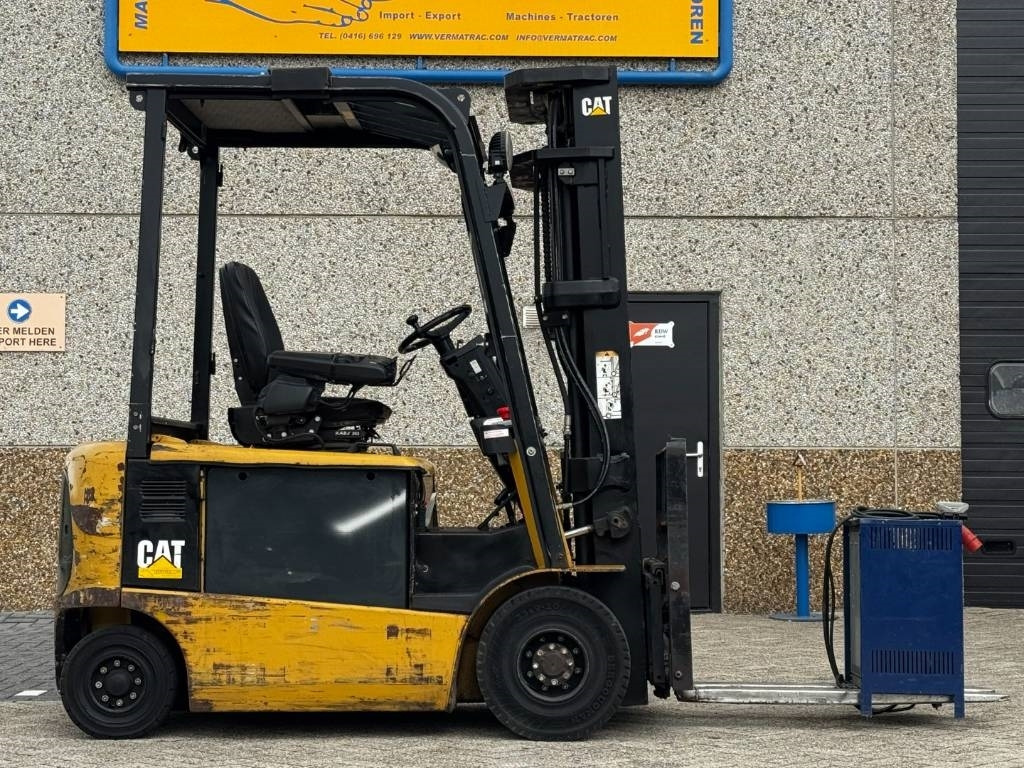 Električni viličar CAT EP25K, forklift, 2009!!: slika Električni viličar CAT EP25K, forklift, 2009!! Električni viličar CAT EP25K, forklift, 2009!!: slika Električni viličar CAT EP25K, forklift, 2009!!