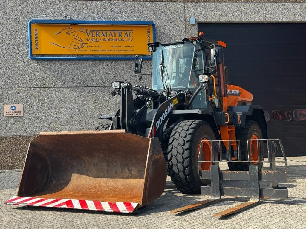 Doosan DEVELON /DL200-7, central lubrication, 2022 - Mini utovarivač: slika Doosan DEVELON /DL200-7, central lubrication, 2022 - Mini utovarivač Doosan DEVELON /DL200-7, central lubrication, 2022 - Mini utovarivač: slika Doosan DEVELON /DL200-7, central lubrication, 2022 - Mini utovarivač