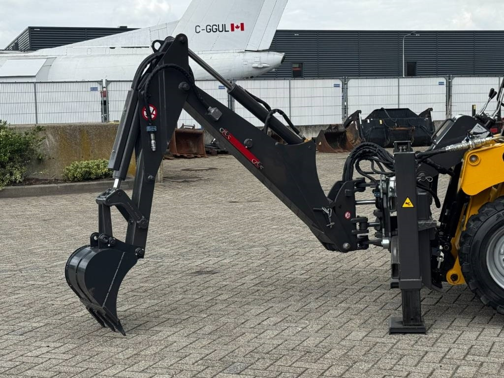 Gehl Skid steer loader – excavator arm – broom – slide - Metla: slika Gehl Skid steer loader – excavator arm – broom – slide - Metla Gehl Skid steer loader – excavator arm – broom – slide - Metla: slika Gehl Skid steer loader – excavator arm – broom – slide - Metla