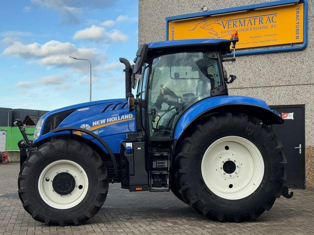 New Holland T6.180 Dynamic Command, frontlinkage, Stage V, GPS - Traktor: slika New Holland T6.180 Dynamic Command, frontlinkage, Stage V, GPS - Traktor New Holland T6.180 Dynamic Command, frontlinkage, Stage V, GPS - Traktor: slika New Holland T6.180 Dynamic Command, frontlinkage, Stage V, GPS - Traktor