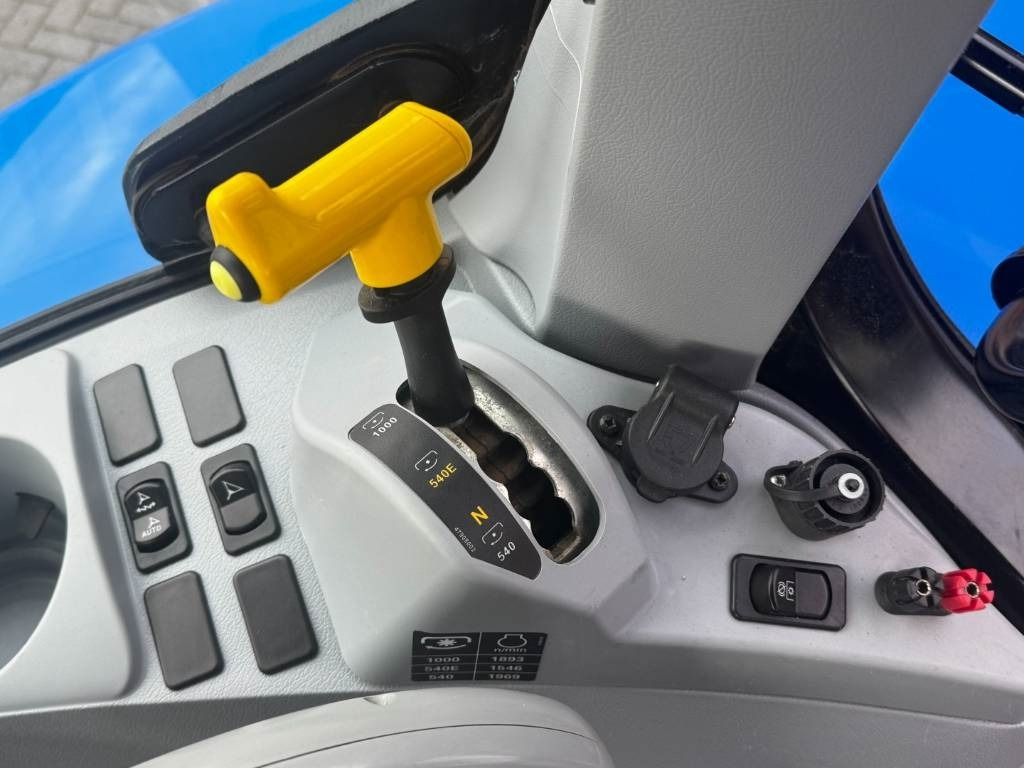 Traktor New Holland T7.225AC, frontlinkage, airbrakes, 50k, 2023!!: slika Traktor New Holland T7.225AC, frontlinkage, airbrakes, 50k, 2023!! Traktor New Holland T7.225AC, frontlinkage, airbrakes, 50k, 2023!!: slika Traktor New Holland T7.225AC, frontlinkage, airbrakes, 50k, 2023!!