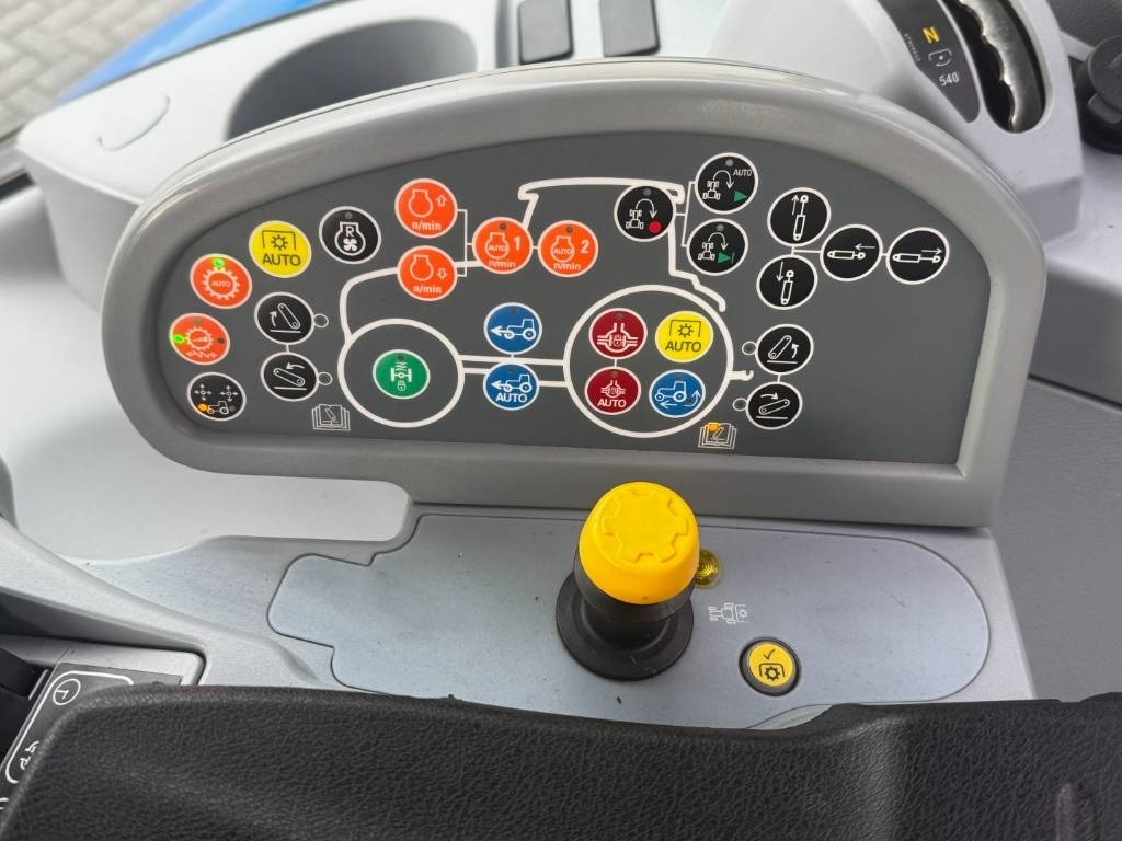 Traktor New Holland T7.225AC, frontlinkage, airbrakes, 50k, 2023!!: slika Traktor New Holland T7.225AC, frontlinkage, airbrakes, 50k, 2023!! Traktor New Holland T7.225AC, frontlinkage, airbrakes, 50k, 2023!!: slika Traktor New Holland T7.225AC, frontlinkage, airbrakes, 50k, 2023!!