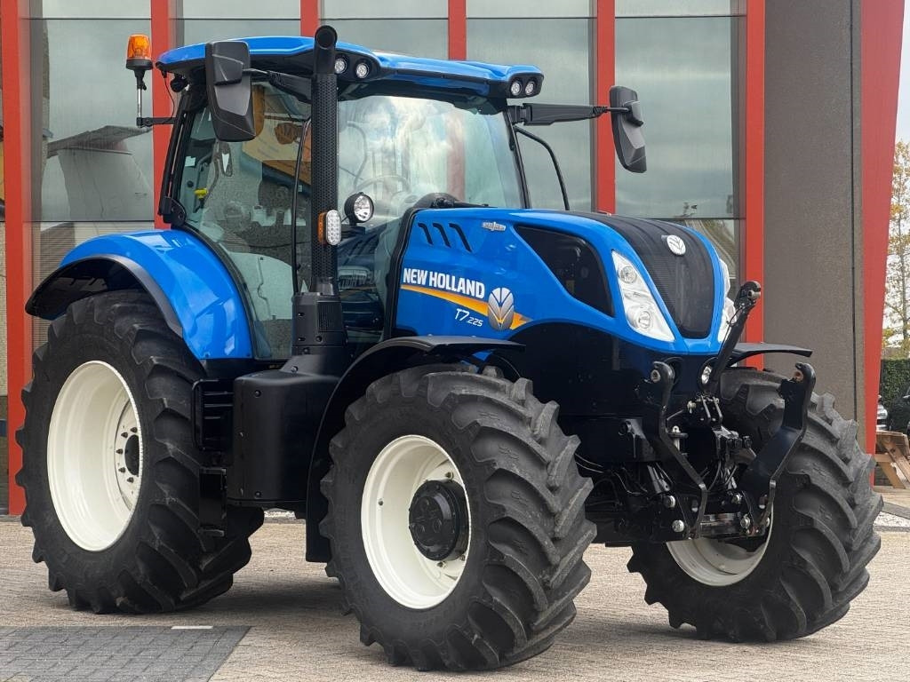 Traktor New Holland T7.225AC, frontlinkage, airbrakes, 50k, 2023!!: slika Traktor New Holland T7.225AC, frontlinkage, airbrakes, 50k, 2023!! Traktor New Holland T7.225AC, frontlinkage, airbrakes, 50k, 2023!!: slika Traktor New Holland T7.225AC, frontlinkage, airbrakes, 50k, 2023!!