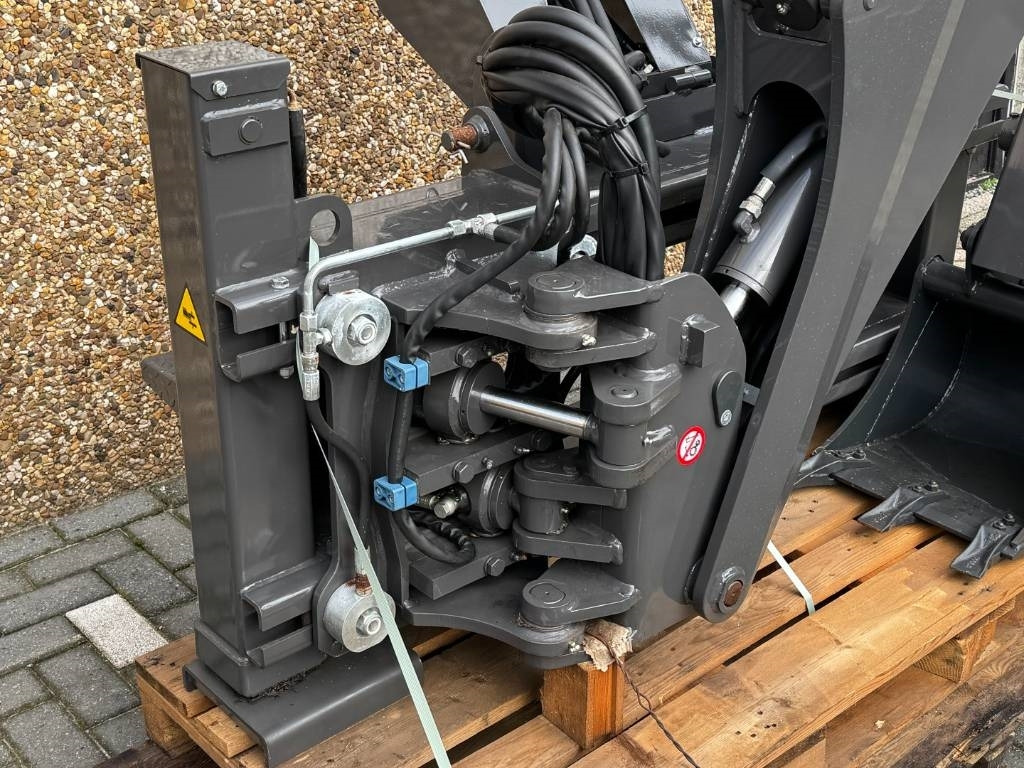 Skidsteer Skid steer loader – excavator arm – broo - Krak za Mini utovarivač: slika Skidsteer Skid steer loader – excavator arm – broo - Krak za Mini utovarivač Skidsteer Skid steer loader – excavator arm – broo - Krak za Mini utovarivač: slika Skidsteer Skid steer loader – excavator arm – broo - Krak za Mini utovarivač