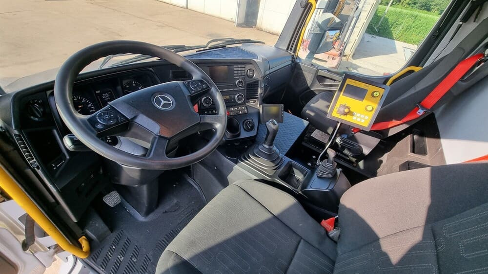 MERCEDES-BENZ AROCS 3243 8x4 | Euro 6 | Piaskarko Solarka Econ 12m³ - Vozilo za čišćenje snijega: slika MERCEDES-BENZ AROCS 3243 8x4 | Euro 6 | Piaskarko Solarka Econ 12m³ - Vozilo za čišćenje snijega MERCEDES-BENZ AROCS 3243 8x4 | Euro 6 | Piaskarko Solarka Econ 12m³ - Vozilo za čišćenje snijega: slika MERCEDES-BENZ AROCS 3243 8x4 | Euro 6 | Piaskarko Solarka Econ 12m³ - Vozilo za čišćenje snijega