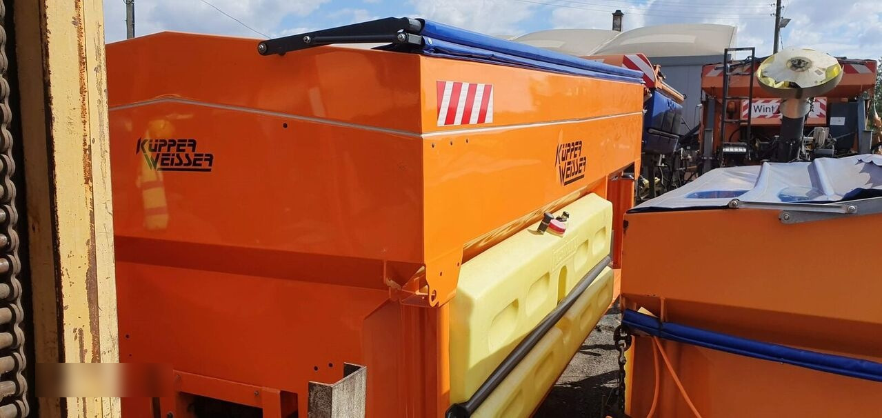 Schmidt KUPPER WEISSER 7m3 - Posipač pijeska/ Soli za Namjenska/ Posebna vozila: slika Schmidt KUPPER WEISSER 7m3 - Posipač pijeska/ Soli za Namjenska/ Posebna vozila Schmidt KUPPER WEISSER 7m3 - Posipač pijeska/ Soli za Namjenska/ Posebna vozila: slika Schmidt KUPPER WEISSER 7m3 - Posipač pijeska/ Soli za Namjenska/ Posebna vozila