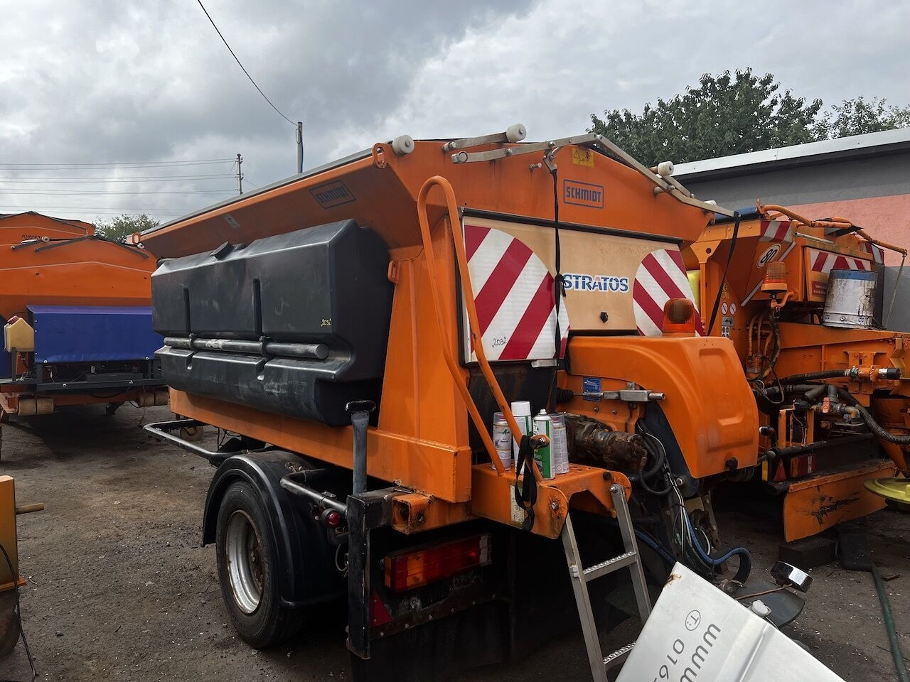 Schmidt Przyczepka 3,5m3 - Posipač pijeska/ Soli: slika Schmidt Przyczepka 3,5m3 - Posipač pijeska/ Soli Schmidt Przyczepka 3,5m3 - Posipač pijeska/ Soli: slika Schmidt Przyczepka 3,5m3 - Posipač pijeska/ Soli