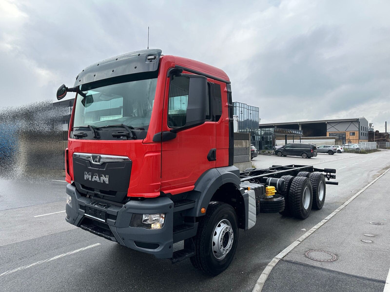 MAN TGS 33.400 6X4 BB CH - Kamion-šasija: slika MAN TGS 33.400 6X4 BB CH - Kamion-šasija MAN TGS 33.400 6X4 BB CH - Kamion-šasija: slika MAN TGS 33.400 6X4 BB CH - Kamion-šasija