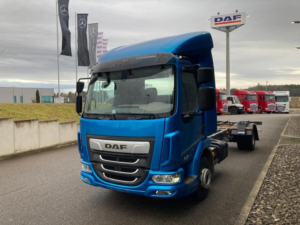 DAF LF 210 FA Standheizung / 5.00m Rd / 7.490kg - Kamion-šasija: slika DAF LF 210 FA Standheizung / 5.00m Rd / 7.490kg - Kamion-šasija DAF LF 210 FA Standheizung / 5.00m Rd / 7.490kg - Kamion-šasija: slika DAF LF 210 FA Standheizung / 5.00m Rd / 7.490kg - Kamion-šasija