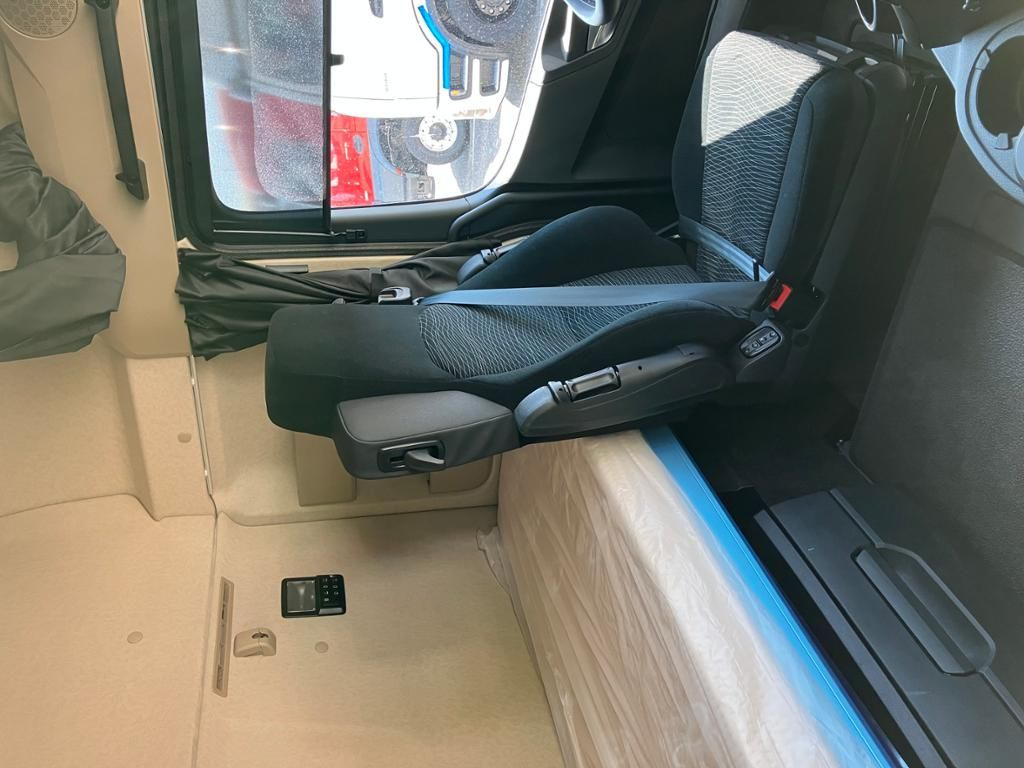 Zakup  Mercedes-Benz Actros 1851 LS 4x2 Mercedes-Benz Actros 1851 LS 4x2: slika Zakup  Mercedes-Benz Actros 1851 LS 4x2 Mercedes-Benz Actros 1851 LS 4x2