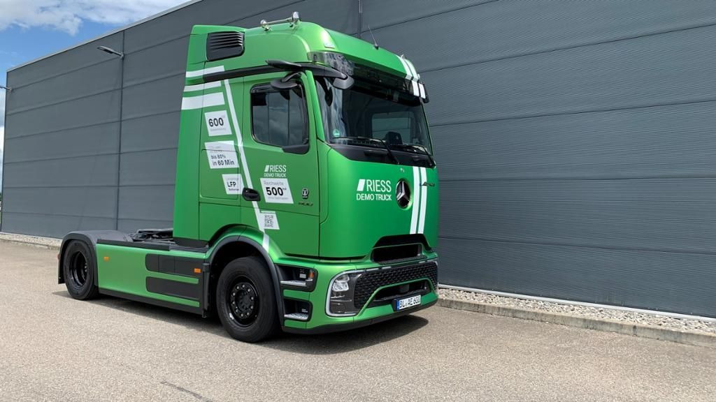 Mercedes-Benz eActros 600 LS + - Tegljač: slika Mercedes-Benz eActros 600 LS + - Tegljač Mercedes-Benz eActros 600 LS + - Tegljač: slika Mercedes-Benz eActros 600 LS + - Tegljač
