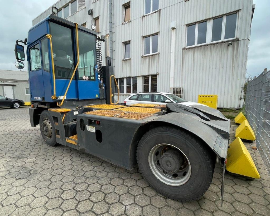 Kalmar T2 - Terminalni traktor: slika Kalmar T2 - Terminalni traktor Kalmar T2 - Terminalni traktor: slika Kalmar T2 - Terminalni traktor
