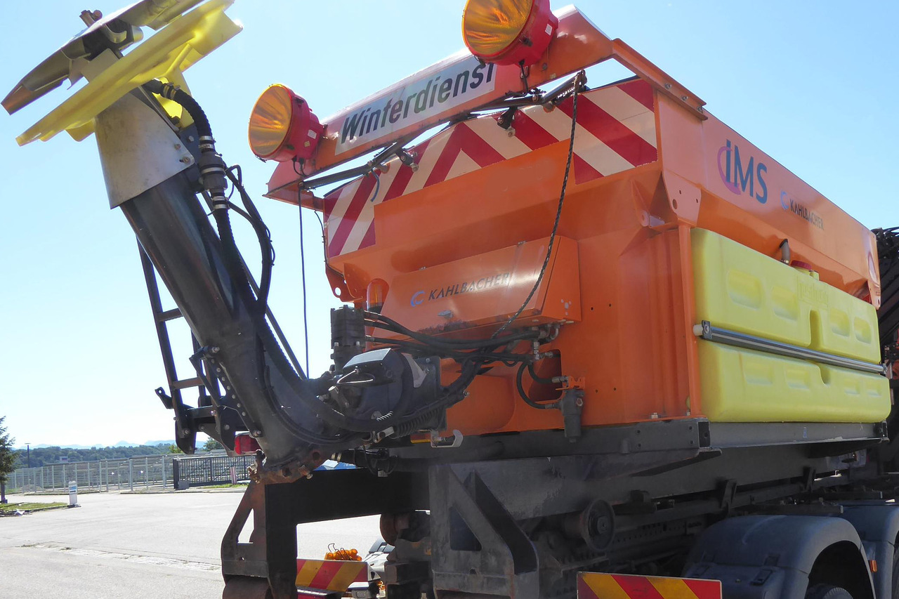 KÜPPER-WEISSSER/GMEINER/BUCHER Feuchtsalzstreuer Salzstreuer Streuer auf Abrollgestell - Posipač pijeska/ Soli za Kamion s kukastom dizalicom: slika KÜPPER-WEISSSER/GMEINER/BUCHER Feuchtsalzstreuer Salzstreuer Streuer auf Abrollgestell - Posipač pijeska/ Soli za Kamion s kukastom dizalicom KÜPPER-WEISSSER/GMEINER/BUCHER Feuchtsalzstreuer Salzstreuer Streuer auf Abrollgestell - Posipač pijeska/ Soli za Kamion s kukastom dizalicom: slika KÜPPER-WEISSSER/GMEINER/BUCHER Feuchtsalzstreuer Salzstreuer Streuer auf Abrollgestell - Posipač pijeska/ Soli za Kamion s kukastom dizalicom