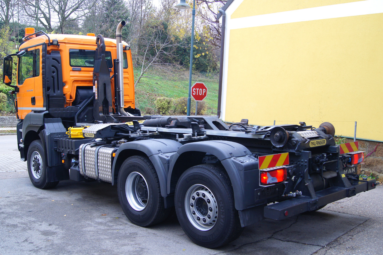 MAN TGS 28.400 BL 6x4-4/TÜV/PALIFT/Winterdienst/Salzstreuer/Streuer/Schneepflug - Kamion s kukastom dizalicom: slika MAN TGS 28.400 BL 6x4-4/TÜV/PALIFT/Winterdienst/Salzstreuer/Streuer/Schneepflug - Kamion s kukastom dizalicom MAN TGS 28.400 BL 6x4-4/TÜV/PALIFT/Winterdienst/Salzstreuer/Streuer/Schneepflug - Kamion s kukastom dizalicom: slika MAN TGS 28.400 BL 6x4-4/TÜV/PALIFT/Winterdienst/Salzstreuer/Streuer/Schneepflug - Kamion s kukastom dizalicom