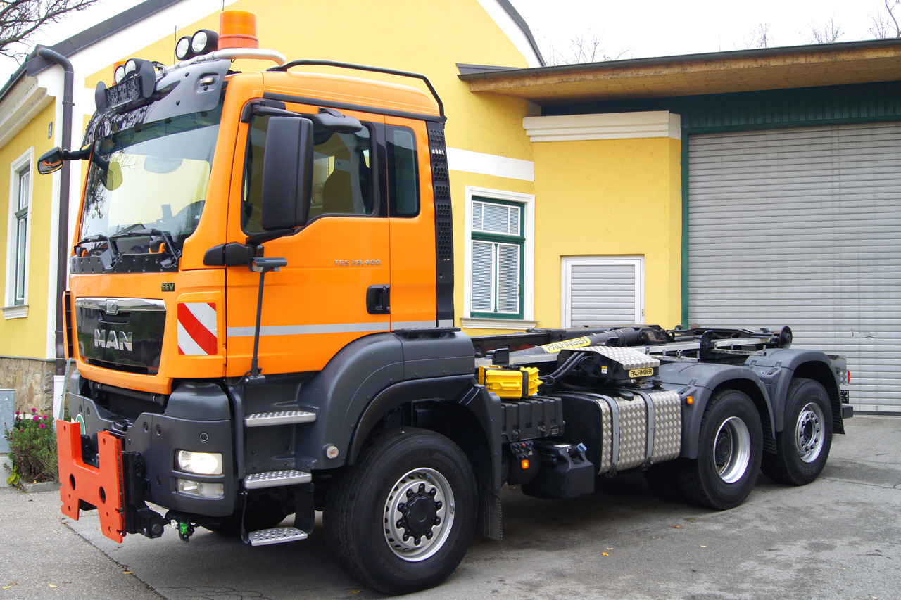 MAN TGS 28.400 BL 6x4-4/TÜV/PALIFT/Winterdienst/Salzstreuer/Streuer/Schneepflug - Kamion s kukastom dizalicom: slika MAN TGS 28.400 BL 6x4-4/TÜV/PALIFT/Winterdienst/Salzstreuer/Streuer/Schneepflug - Kamion s kukastom dizalicom MAN TGS 28.400 BL 6x4-4/TÜV/PALIFT/Winterdienst/Salzstreuer/Streuer/Schneepflug - Kamion s kukastom dizalicom: slika MAN TGS 28.400 BL 6x4-4/TÜV/PALIFT/Winterdienst/Salzstreuer/Streuer/Schneepflug - Kamion s kukastom dizalicom