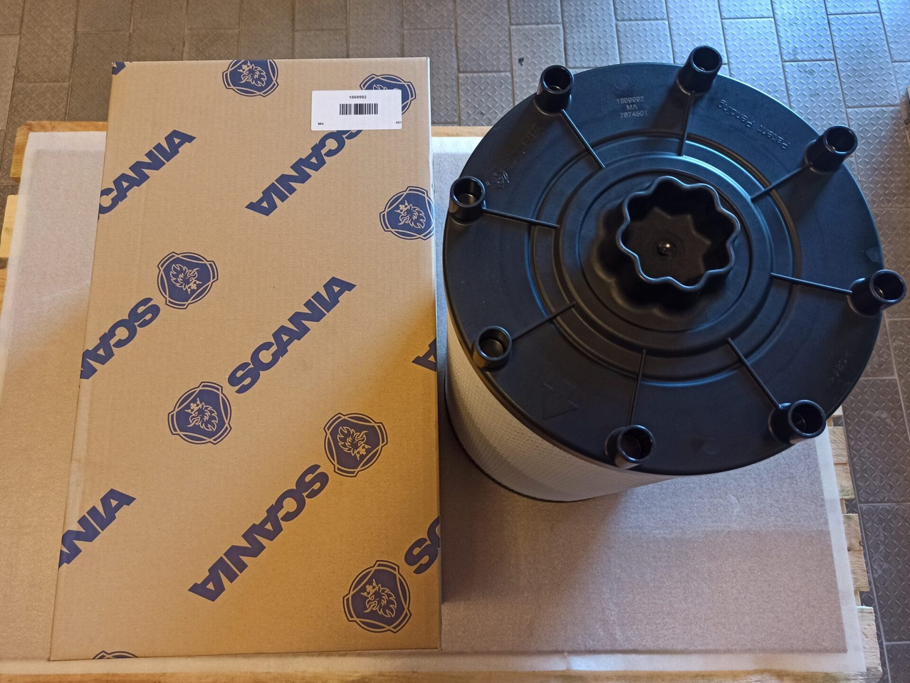 SCANIA AIR FILTER - 1869992 - Filter zraka za Kamion: slika SCANIA AIR FILTER - 1869992 - Filter zraka za Kamion SCANIA AIR FILTER - 1869992 - Filter zraka za Kamion: slika SCANIA AIR FILTER - 1869992 - Filter zraka za Kamion