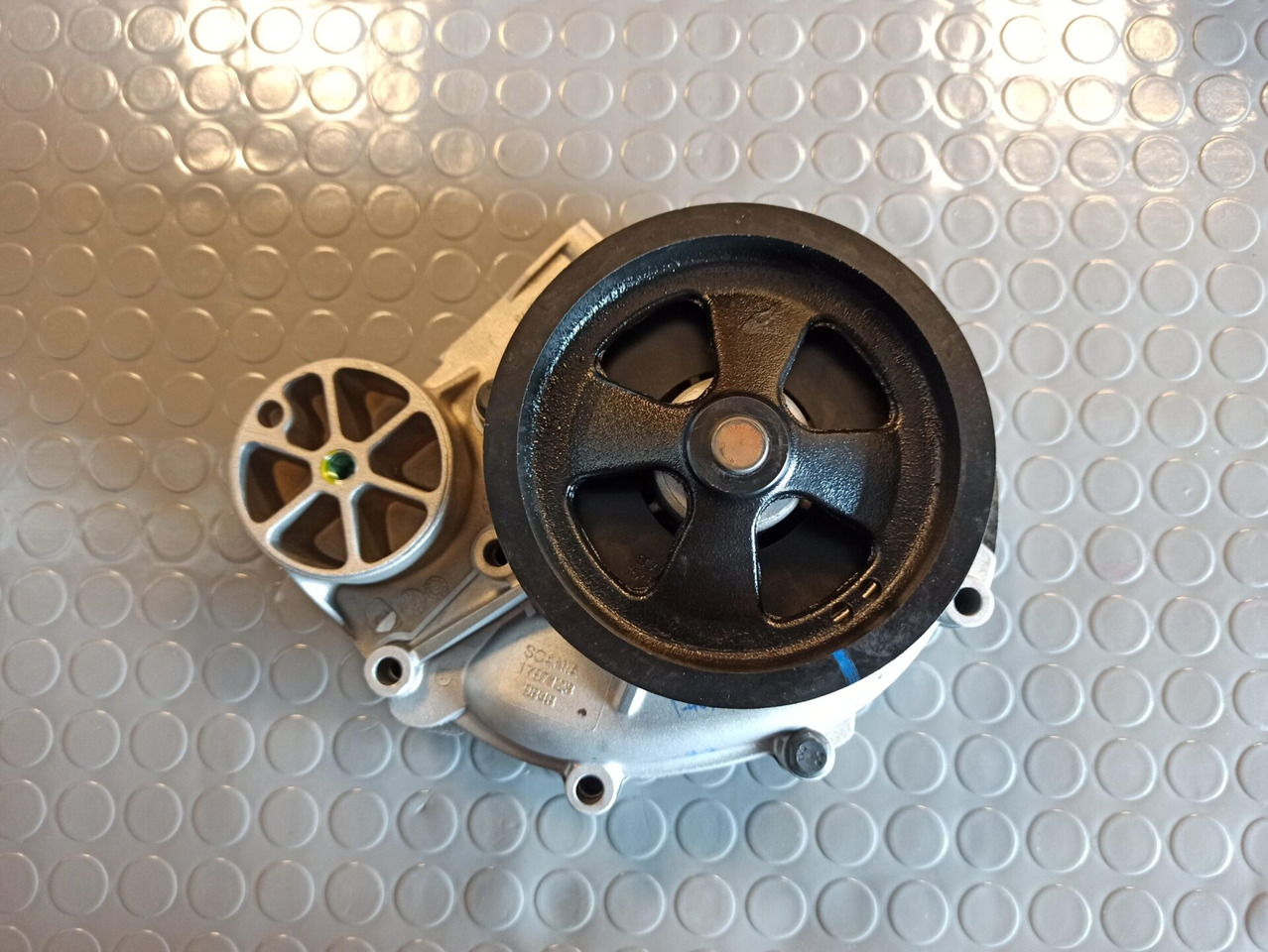 SCANIA COOLANT PUMP - 1787120 - Vodena pumpa za Kamion: slika SCANIA COOLANT PUMP - 1787120 - Vodena pumpa za Kamion SCANIA COOLANT PUMP - 1787120 - Vodena pumpa za Kamion: slika SCANIA COOLANT PUMP - 1787120 - Vodena pumpa za Kamion