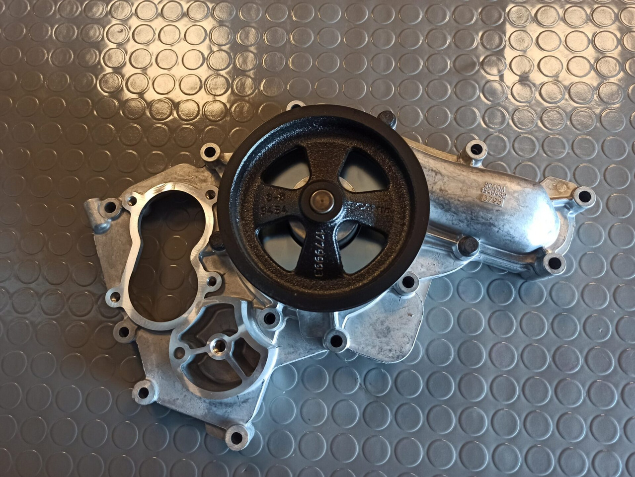 SCANIA COOLANT PUMP - 570881 - Vodena pumpa za Kamion: slika SCANIA COOLANT PUMP - 570881 - Vodena pumpa za Kamion SCANIA COOLANT PUMP - 570881 - Vodena pumpa za Kamion: slika SCANIA COOLANT PUMP - 570881 - Vodena pumpa za Kamion