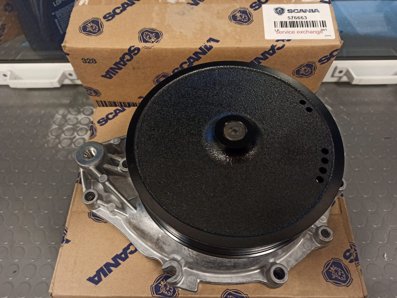 SCANIA COOLANT PUMP - 576663 - Vodena pumpa za Kamion: slika SCANIA COOLANT PUMP - 576663 - Vodena pumpa za Kamion SCANIA COOLANT PUMP - 576663 - Vodena pumpa za Kamion: slika SCANIA COOLANT PUMP - 576663 - Vodena pumpa za Kamion