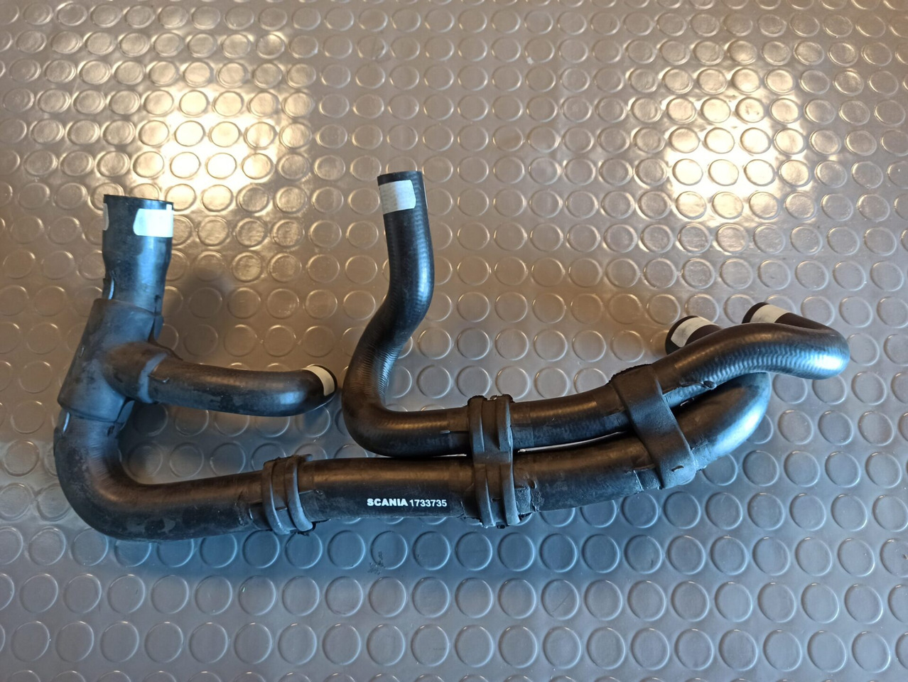 SCANIA HOSE - 1733735 - Motor i dijelovi za Kamion: slika SCANIA HOSE - 1733735 - Motor i dijelovi za Kamion SCANIA HOSE - 1733735 - Motor i dijelovi za Kamion: slika SCANIA HOSE - 1733735 - Motor i dijelovi za Kamion