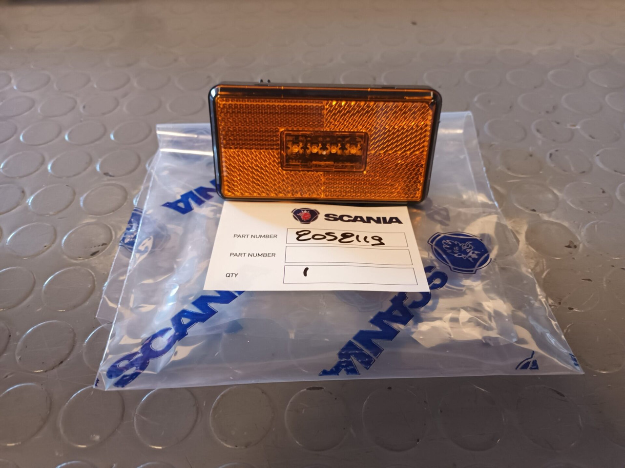 SCANIA MUDGUARD REAR LIGHT 2052119 - Stražnja svjetla za Kamion: slika SCANIA MUDGUARD REAR LIGHT 2052119 - Stražnja svjetla za Kamion SCANIA MUDGUARD REAR LIGHT 2052119 - Stražnja svjetla za Kamion: slika SCANIA MUDGUARD REAR LIGHT 2052119 - Stražnja svjetla za Kamion