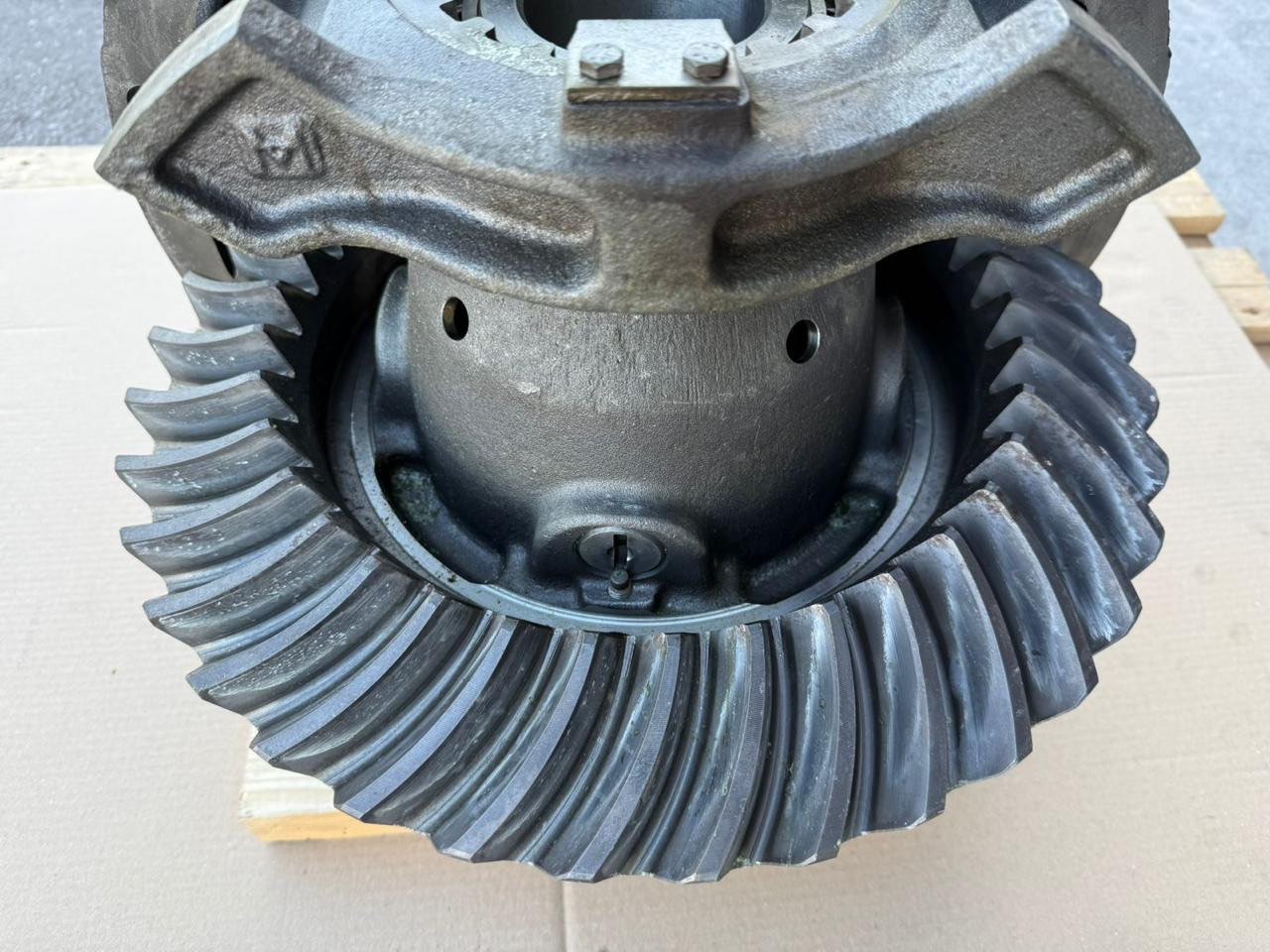 VOLVO Differential Groups 20864048 - Osovina i dijelovi za Kamion: slika VOLVO Differential Groups 20864048 - Osovina i dijelovi za Kamion VOLVO Differential Groups 20864048 - Osovina i dijelovi za Kamion: slika VOLVO Differential Groups 20864048 - Osovina i dijelovi za Kamion