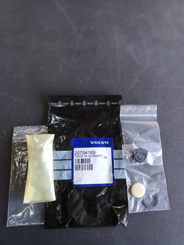 VOLVO REPAIR KIT - 20754169 - Komplet za popravak motora za Kamion: slika VOLVO REPAIR KIT - 20754169 - Komplet za popravak motora za Kamion VOLVO REPAIR KIT - 20754169 - Komplet za popravak motora za Kamion: slika VOLVO REPAIR KIT - 20754169 - Komplet za popravak motora za Kamion