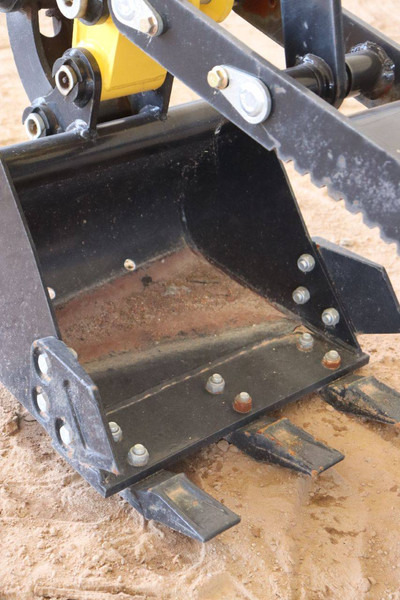 Mini bager AGT Industrial QH12R: slika Mini bager AGT Industrial QH12R