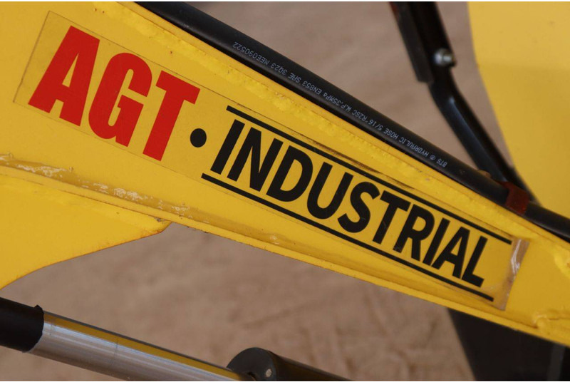Mini bager AGT Industrial QH12R: slika Mini bager AGT Industrial QH12R