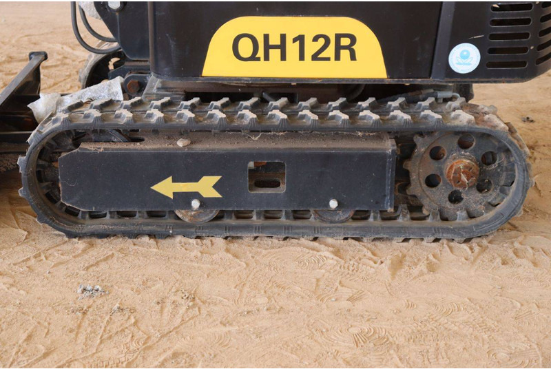 Mini bager AGT Industrial QH12R: slika Mini bager AGT Industrial QH12R