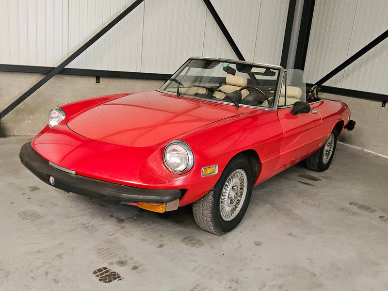 Alfa Romeo Spider 2000 - Automobil: slika Alfa Romeo Spider 2000 - Automobil Alfa Romeo Spider 2000 - Automobil: slika Alfa Romeo Spider 2000 - Automobil
