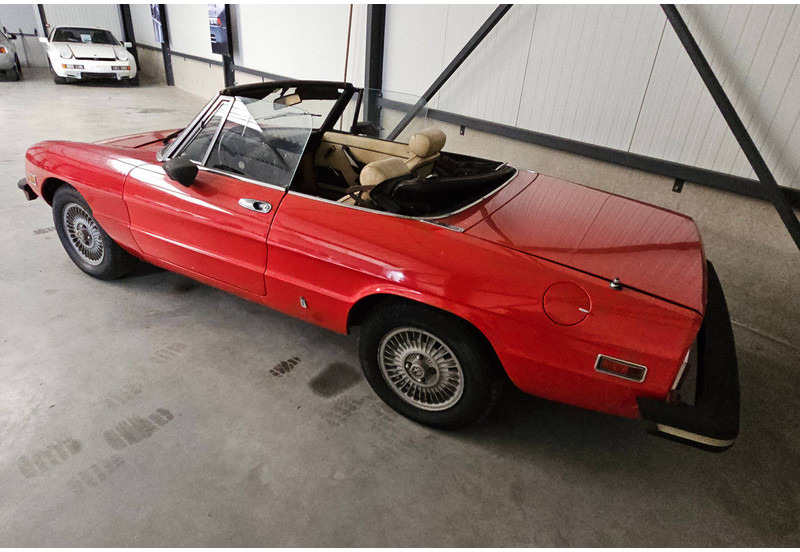 Alfa Romeo Spider 2000 - Automobil: slika Alfa Romeo Spider 2000 - Automobil Alfa Romeo Spider 2000 - Automobil: slika Alfa Romeo Spider 2000 - Automobil