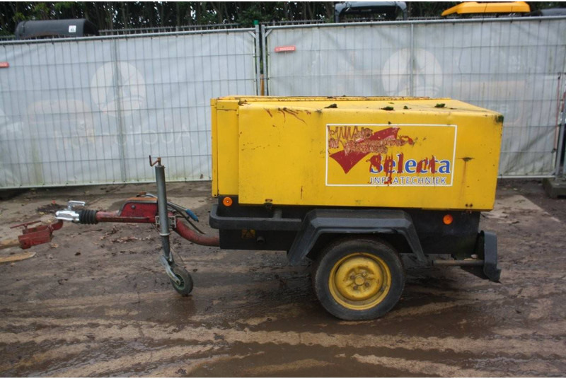 Atlas-Copco XAS65 - Zračni kompresor: slika Atlas-Copco XAS65 - Zračni kompresor Atlas-Copco XAS65 - Zračni kompresor: slika Atlas-Copco XAS65 - Zračni kompresor