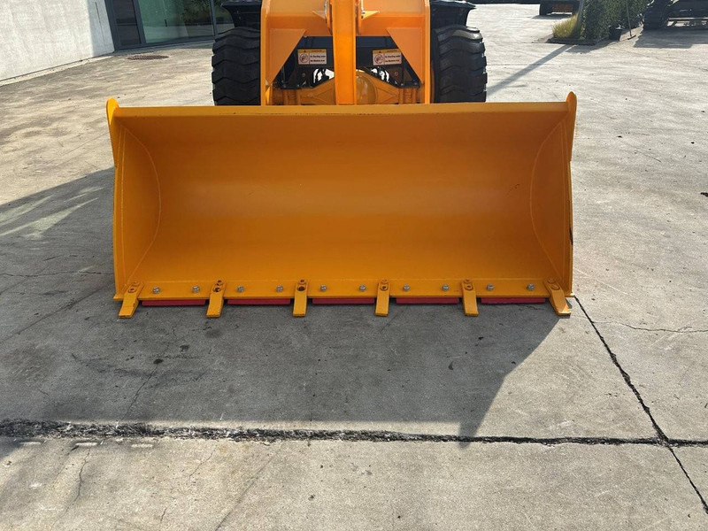 Utovarivač na kotačima BLANCHE TW36: slika Utovarivač na kotačima BLANCHE TW36 Utovarivač na kotačima BLANCHE TW36: slika Utovarivač na kotačima BLANCHE TW36