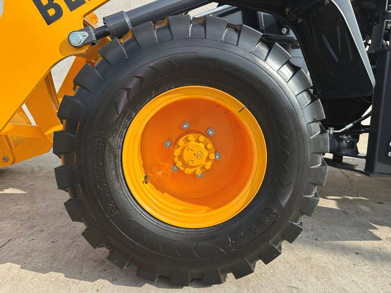 Utovarivač na kotačima BLANCHE TW36: slika Utovarivač na kotačima BLANCHE TW36 Utovarivač na kotačima BLANCHE TW36: slika Utovarivač na kotačima BLANCHE TW36