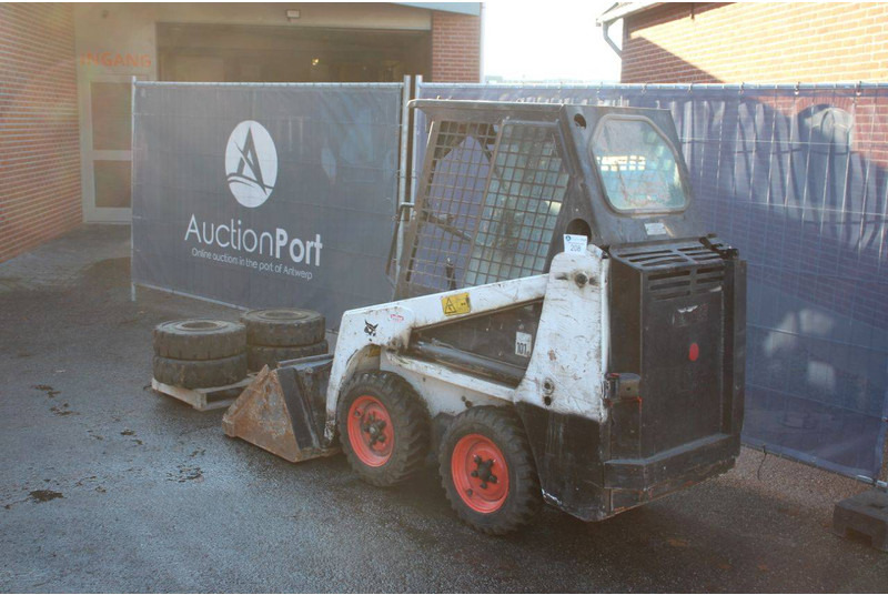 Bobcat 530 - Utovarivač na kotačima: slika Bobcat 530 - Utovarivač na kotačima Bobcat 530 - Utovarivač na kotačima: slika Bobcat 530 - Utovarivač na kotačima