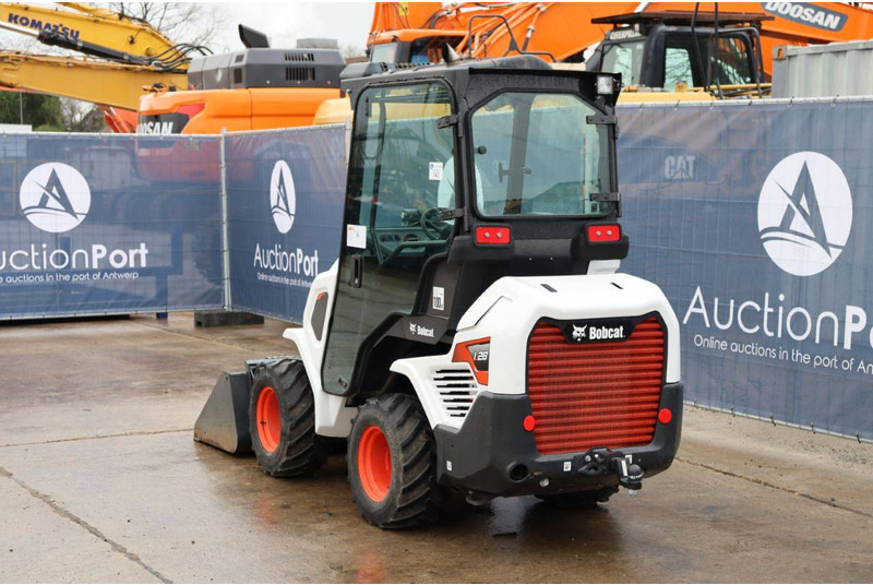 Bobcat L28 - Utovarivač na kotačima: slika Bobcat L28 - Utovarivač na kotačima Bobcat L28 - Utovarivač na kotačima: slika Bobcat L28 - Utovarivač na kotačima