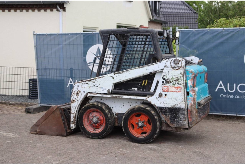 Bobcat S100 - Utovarivač na kotačima: slika Bobcat S100 - Utovarivač na kotačima Bobcat S100 - Utovarivač na kotačima: slika Bobcat S100 - Utovarivač na kotačima
