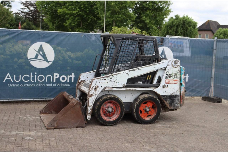 Bobcat S100 - Utovarivač na kotačima: slika Bobcat S100 - Utovarivač na kotačima Bobcat S100 - Utovarivač na kotačima: slika Bobcat S100 - Utovarivač na kotačima