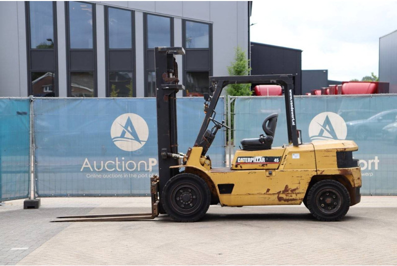 Caterpillar DP45 - Diesel viličar: slika Caterpillar DP45 - Diesel viličar Caterpillar DP45 - Diesel viličar: slika Caterpillar DP45 - Diesel viličar