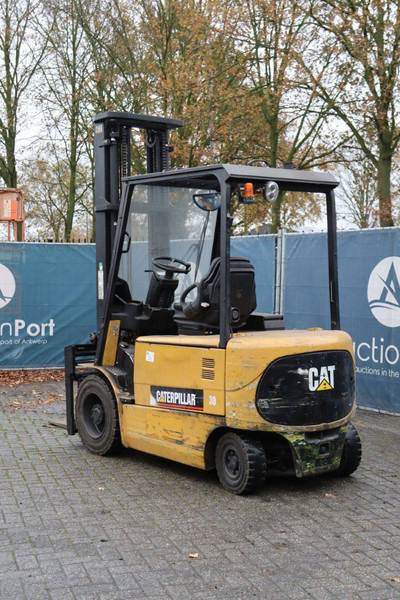 Caterpillar EP30K - Električni viličar: slika Caterpillar EP30K - Električni viličar Caterpillar EP30K - Električni viličar: slika Caterpillar EP30K - Električni viličar