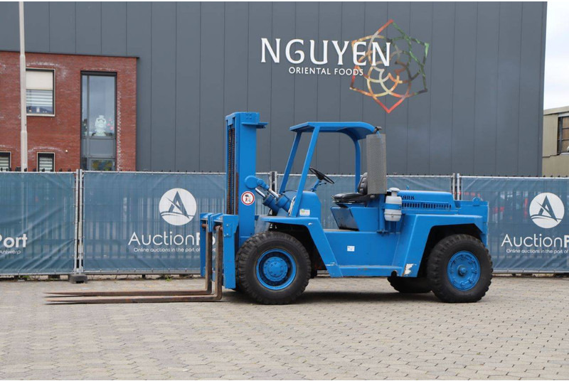 Clark DCY 160 - Diesel viličar: slika Clark DCY 160 - Diesel viličar Clark DCY 160 - Diesel viličar: slika Clark DCY 160 - Diesel viličar