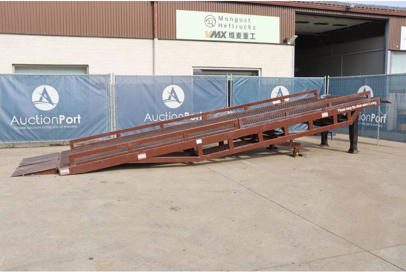 Containerramps Mangust LR12T - Prikolica plato/ Otvoreni sanduk: slika Containerramps Mangust LR12T - Prikolica plato/ Otvoreni sanduk Containerramps Mangust LR12T - Prikolica plato/ Otvoreni sanduk: slika Containerramps Mangust LR12T - Prikolica plato/ Otvoreni sanduk