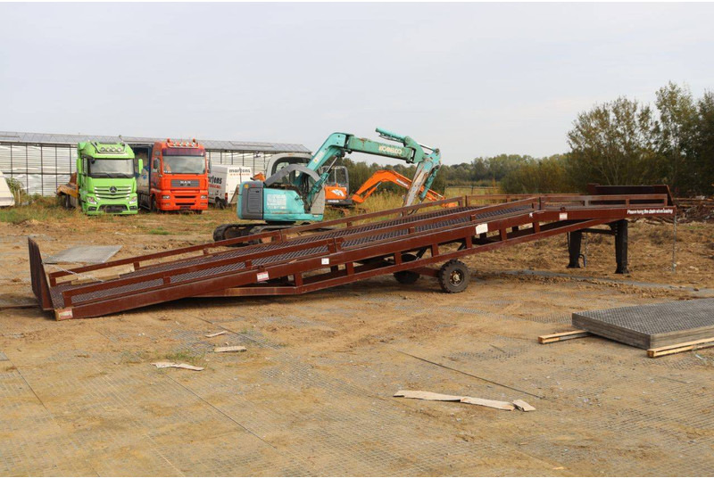 Containerramps MangustLR12T - Prikolica plato/ Otvoreni sanduk: slika Containerramps MangustLR12T - Prikolica plato/ Otvoreni sanduk Containerramps MangustLR12T - Prikolica plato/ Otvoreni sanduk: slika Containerramps MangustLR12T - Prikolica plato/ Otvoreni sanduk